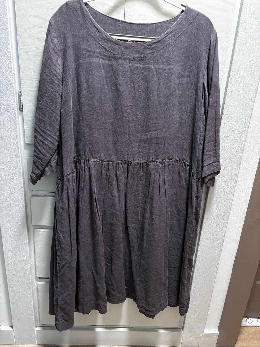 Relaxed Scoop 100% Linen Midi Dress in Gray
